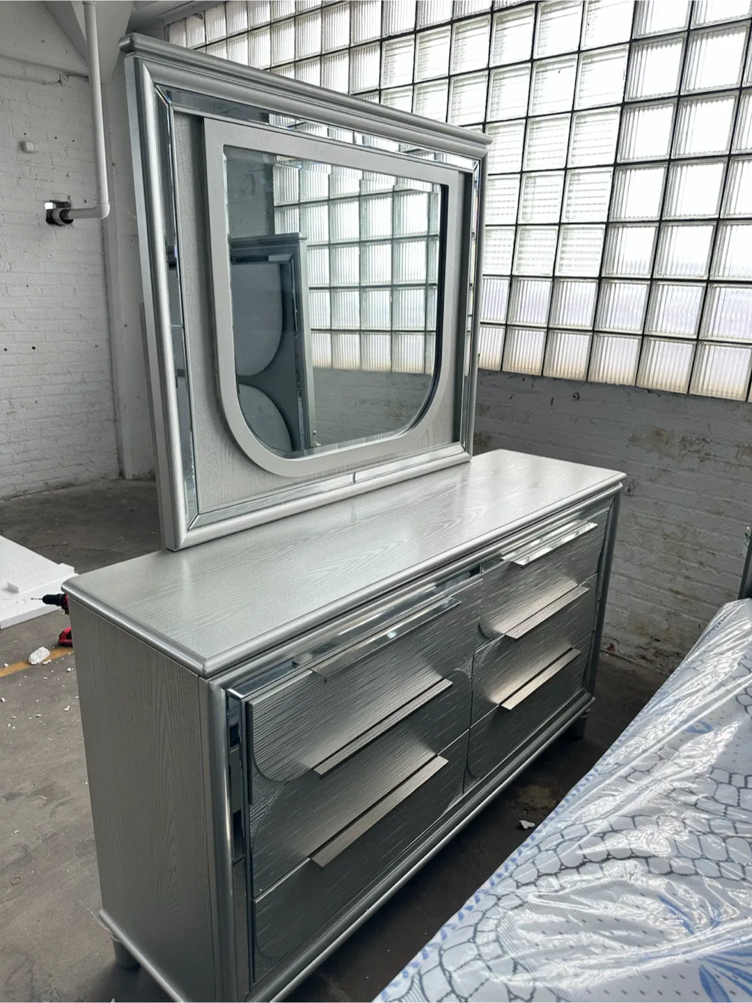 Silver Bedroom Set - Bed frame , Dresser, Mirror, Nightstand - photo 4