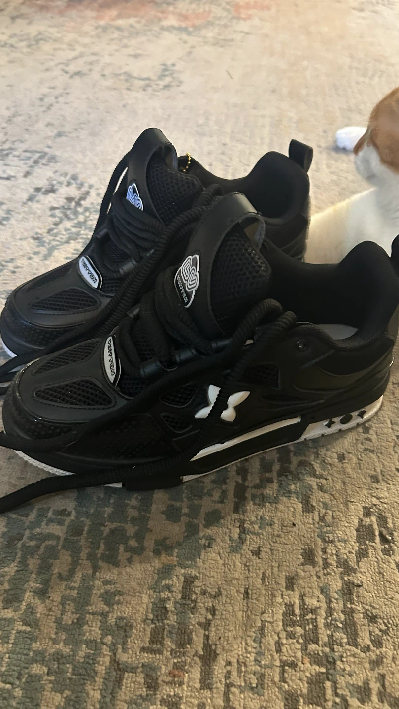 Louis Vuitton Black Sneakers negotiable - photo 2