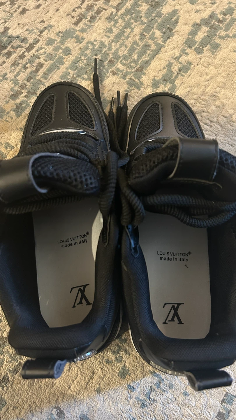 Louis Vuitton Black Sneakers negotiable - photo 3
