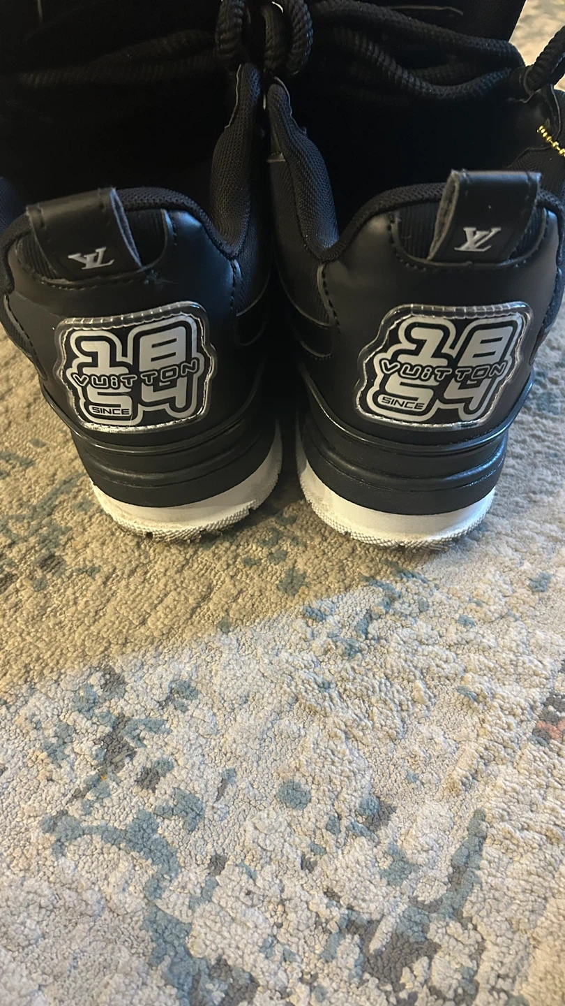 Louis Vuitton Black Sneakers negotiable - photo 4