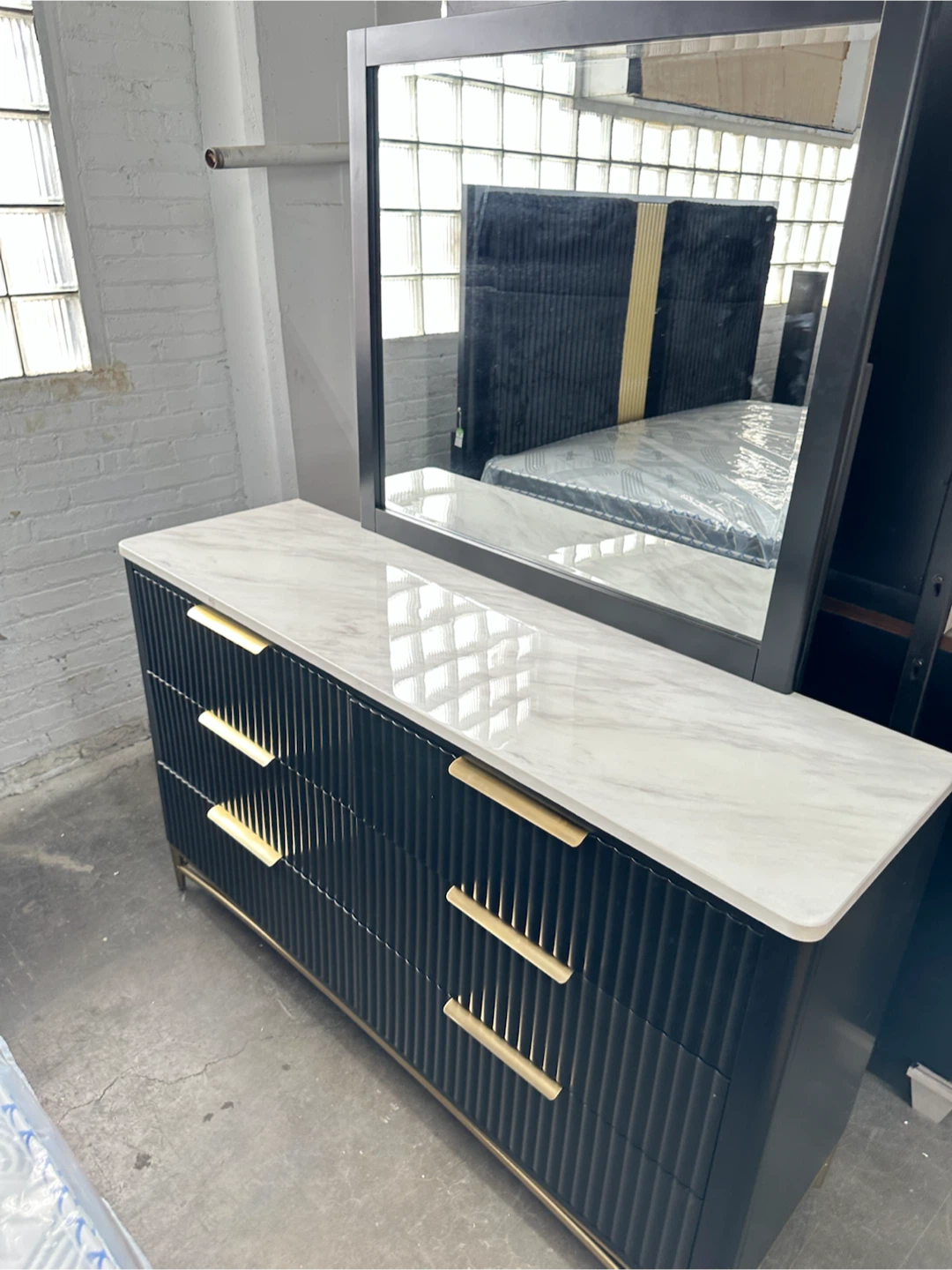 Black Bedroom Set - Dresser, Nightstand, Bed Frame, Mirror - photo 4