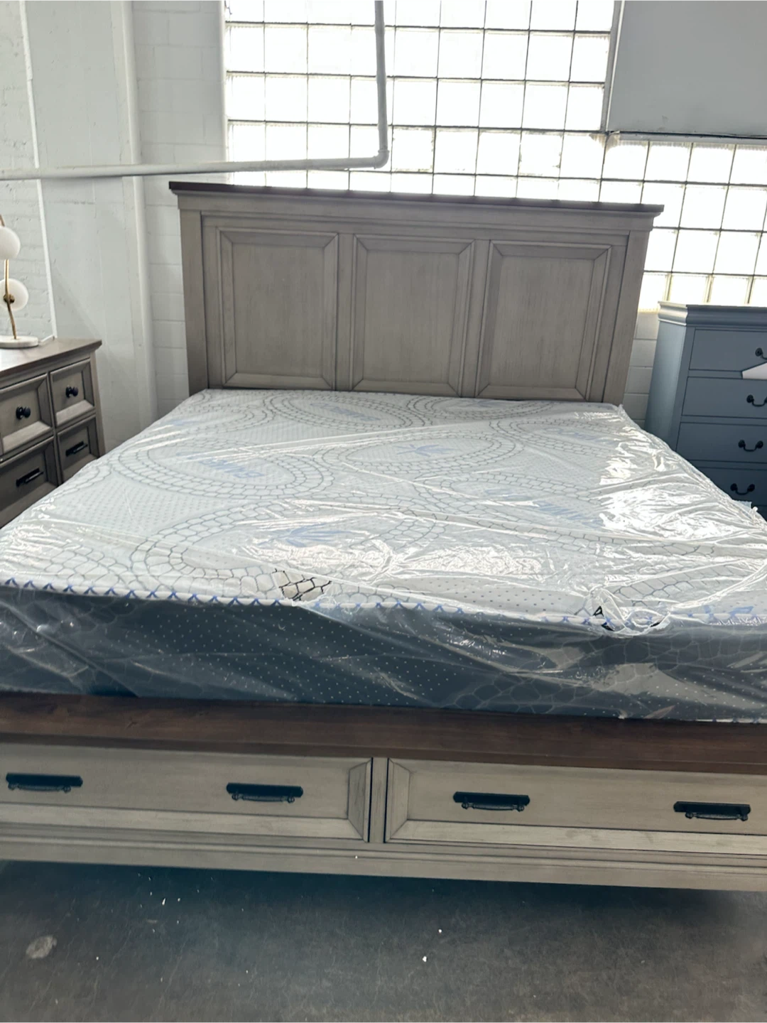 Bedroom Set - Bed frame Dresser, Nightstands & mirror - photo 4