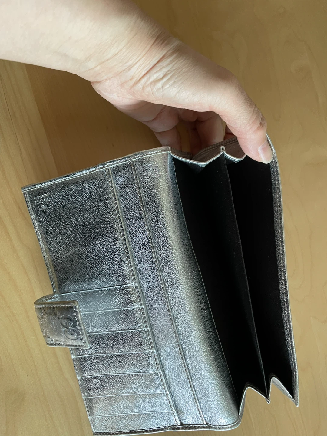 Gucci Silver Embossed Monogram Long Wallet - photo 4