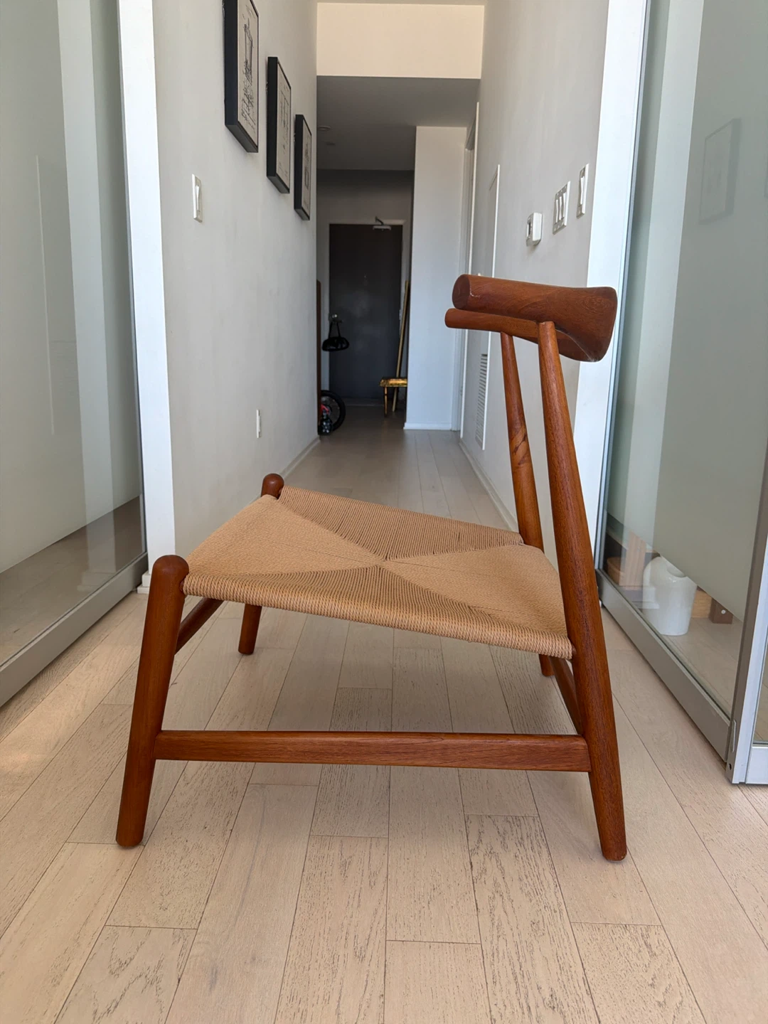 Mid-Century Danish Modern Chair (Hans Wegner Style) - photo 2