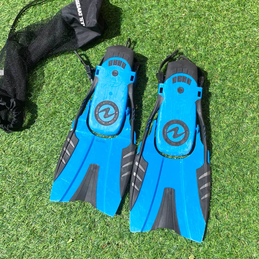 U.S. Divers Blue Snorkel Fins with Mesh Bag - photo 5