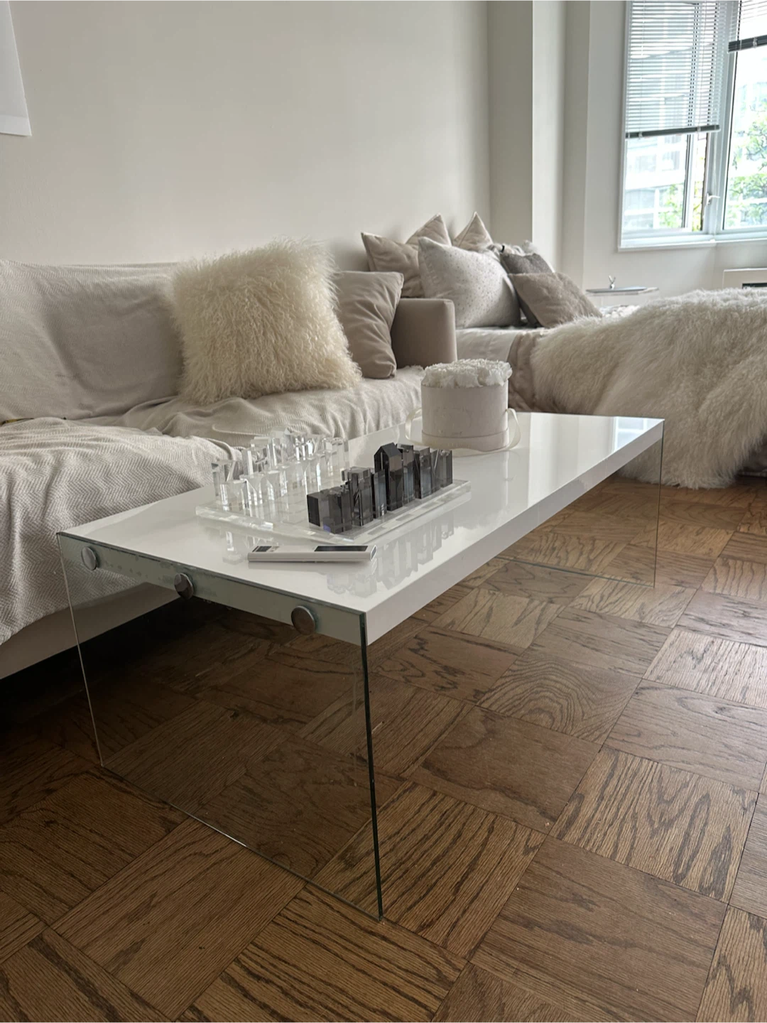 White Modern Coffee Table with Glass Legs
