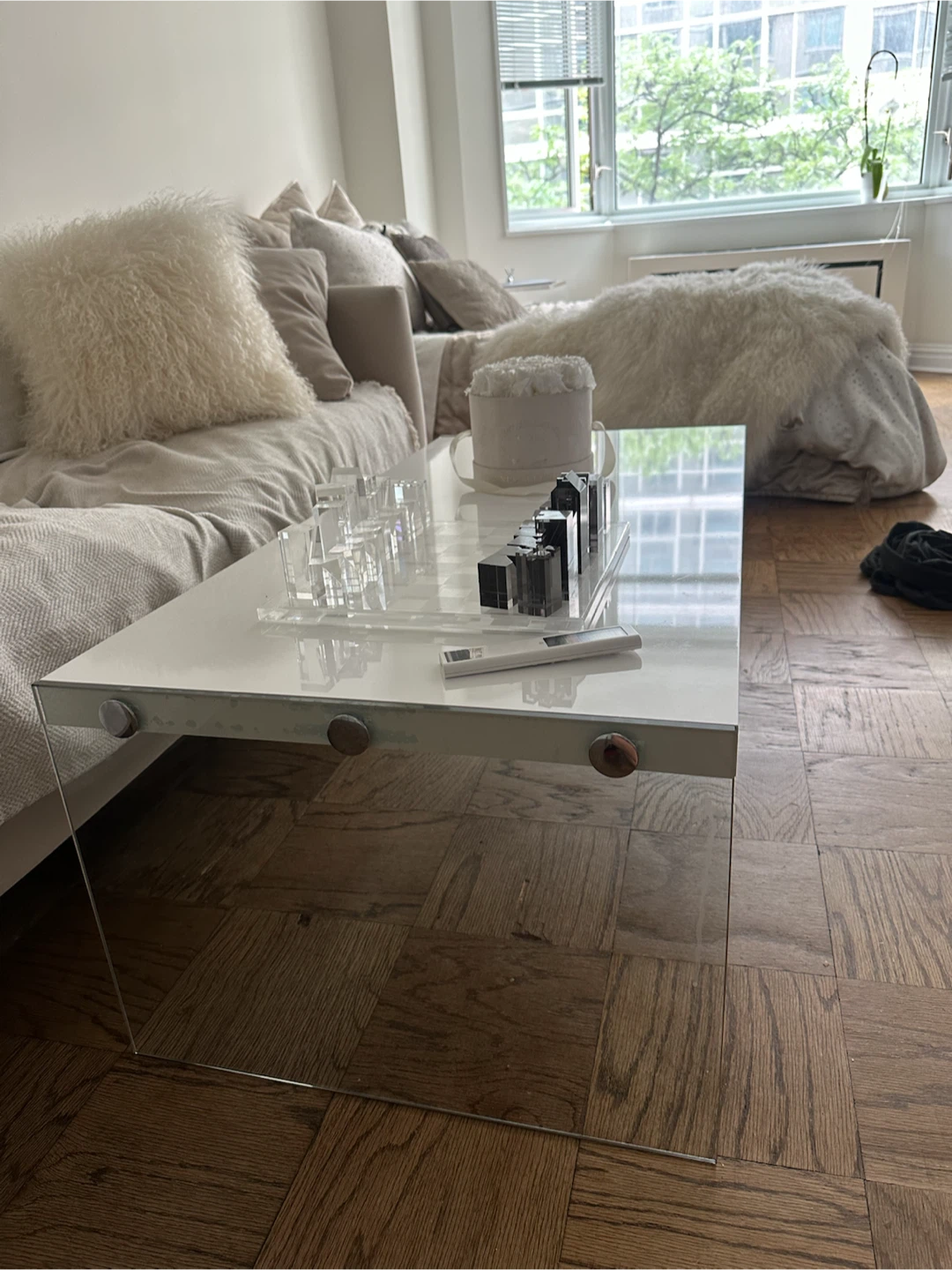 White Modern Coffee Table with Glass Legs - photo 2
