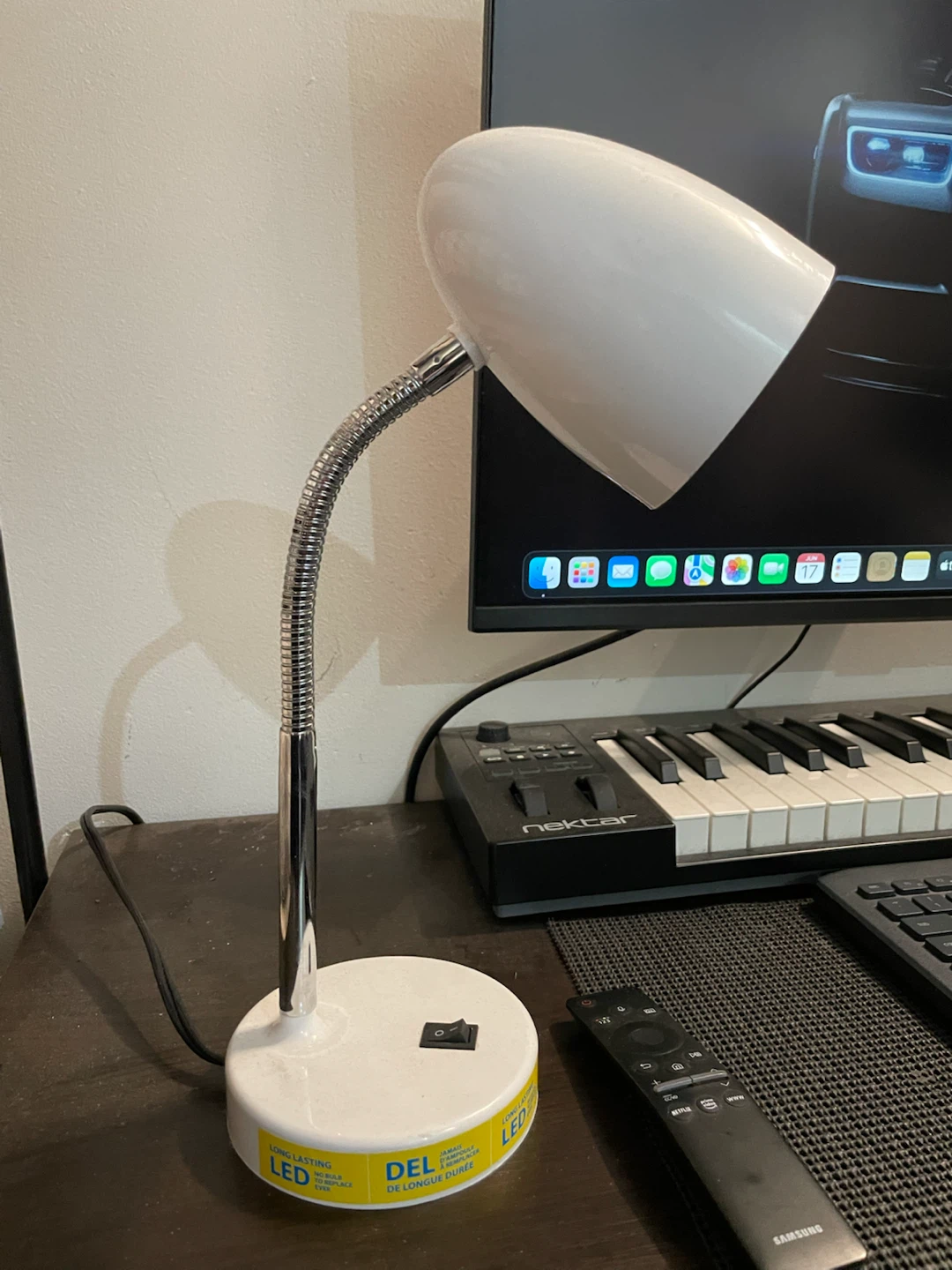 DEL LED Desk Lamp - photo 2