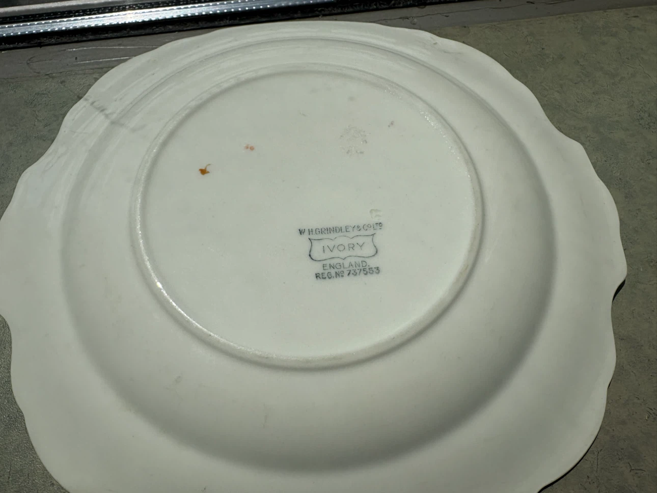 W.H. Grindley & Co. "Ivory" Floral Cake Plate - photo 2