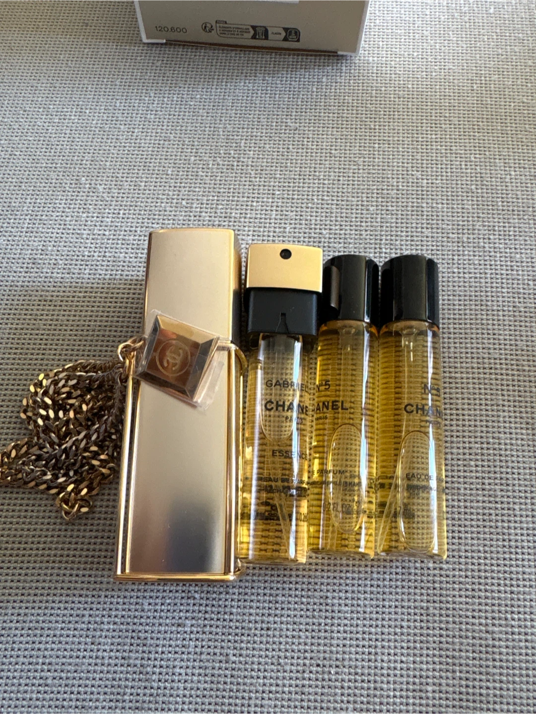 Chanel spray purse with Gold Chain Holder - photo 4