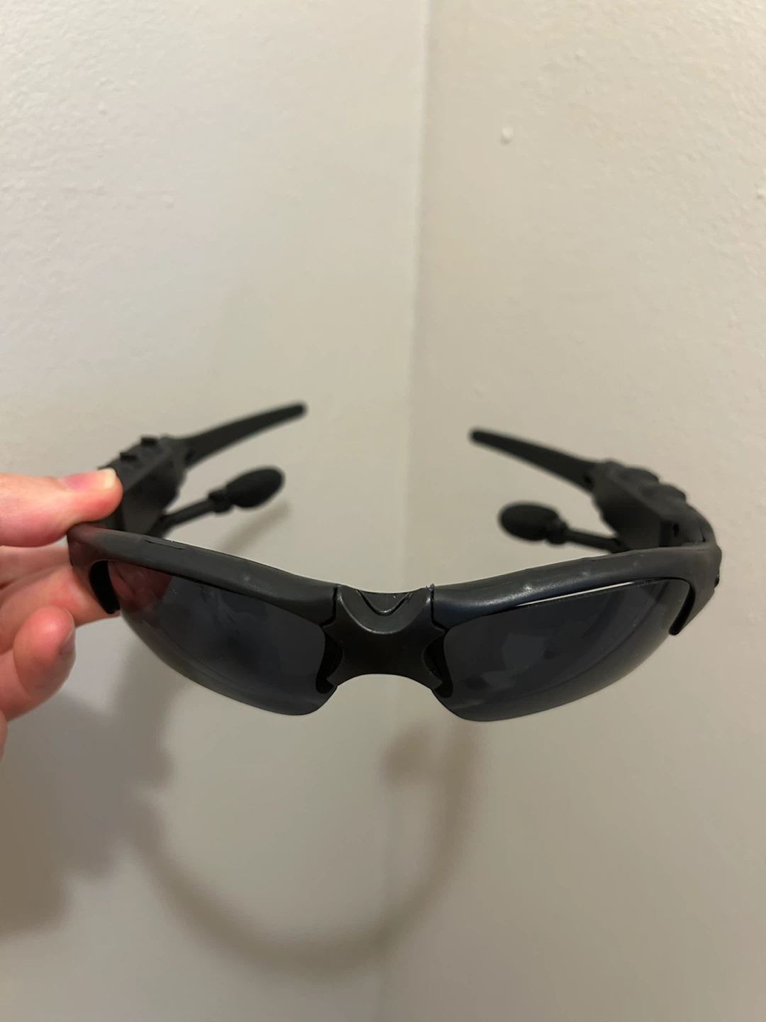 Brand New Wireless Bluetooth Sports Sunglasses with Earphones