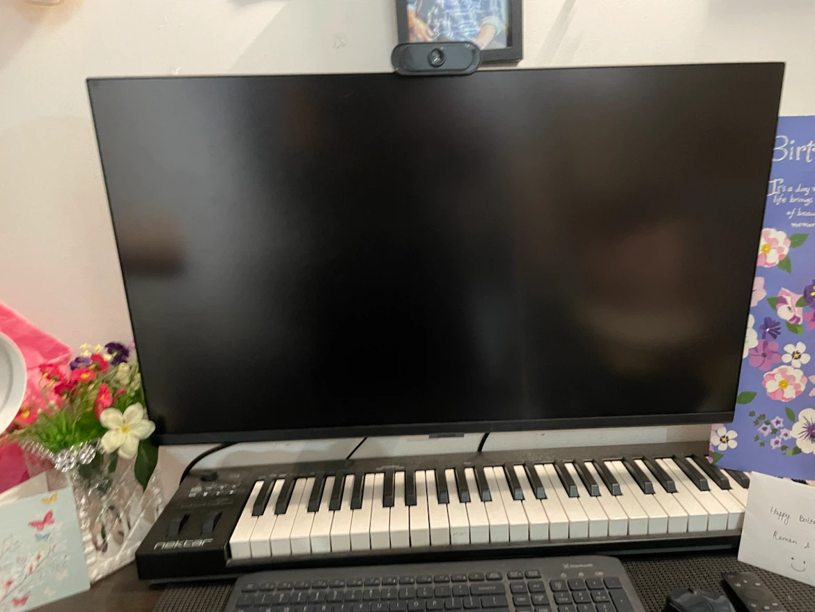 Samsung M7 32” 4K Ultra HD 60Hz LED Smart Monitor - photo 2