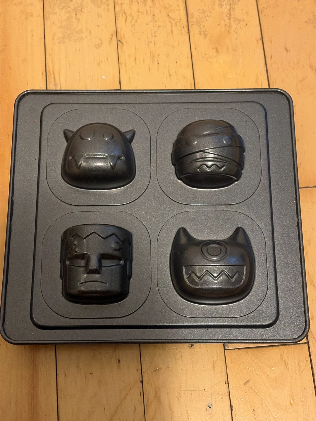 4-Cavity Character Cake/Baking Pan