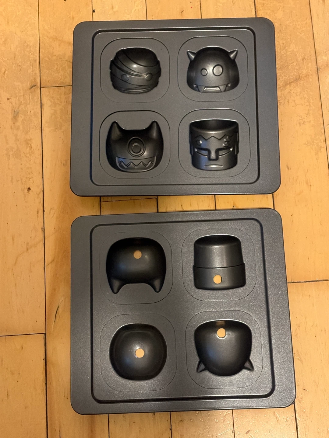 4-Cavity Character Cake/Baking Pan - photo 2