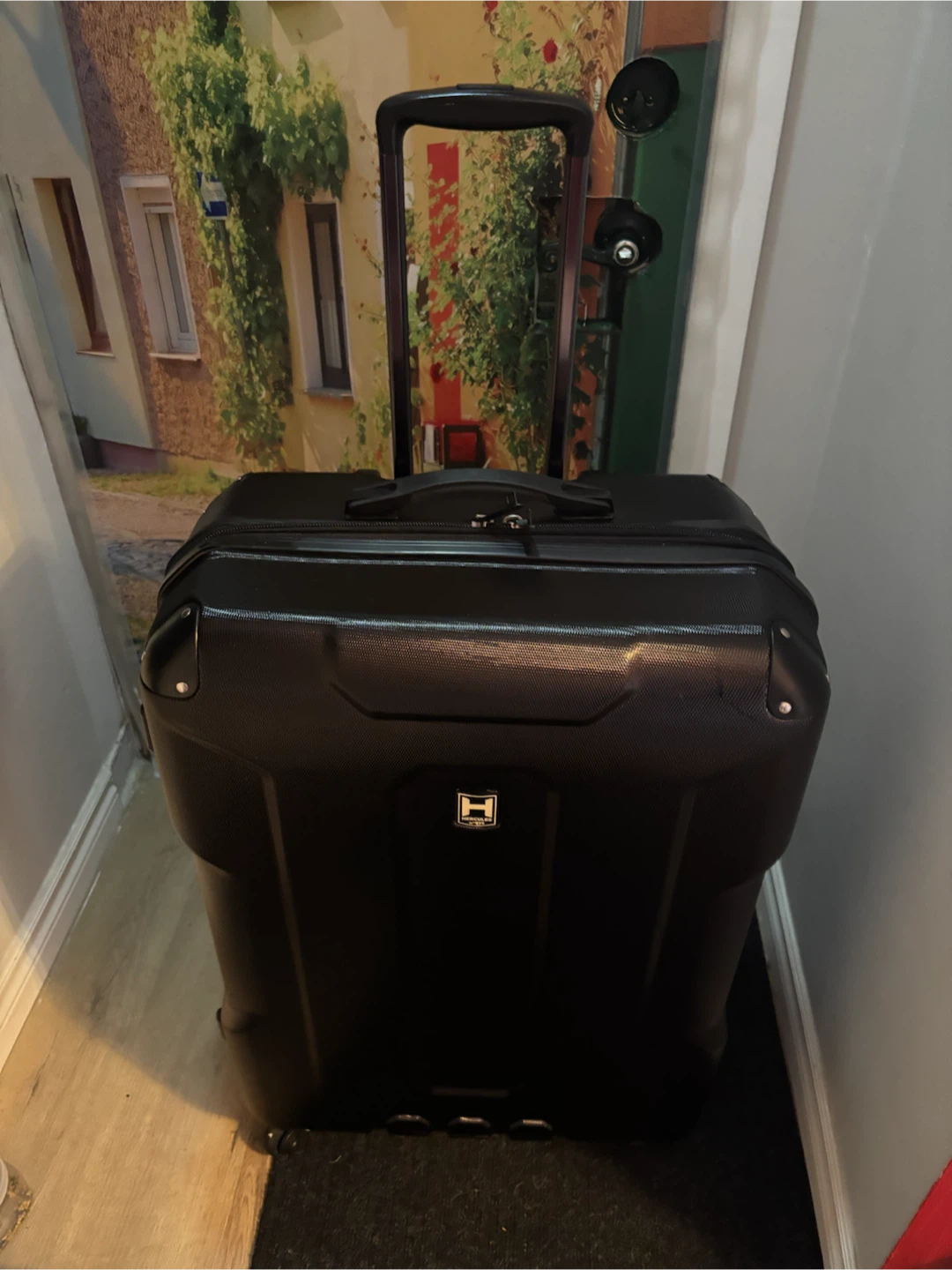 Heys Black H-Shield Hard-Shell Spinner Luggage - photo 2