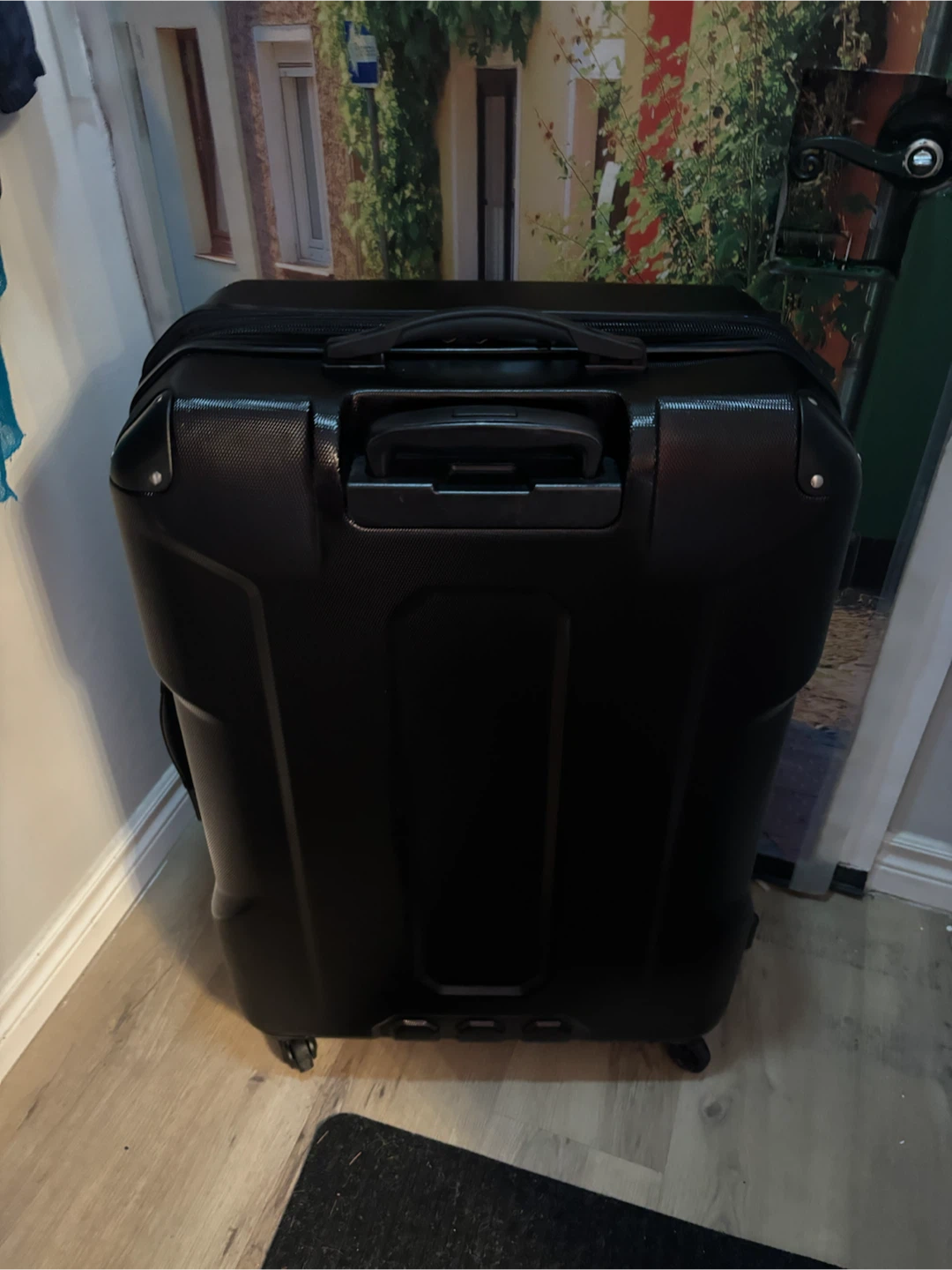 Heys Black H-Shield Hard-Shell Spinner Luggage - photo 4