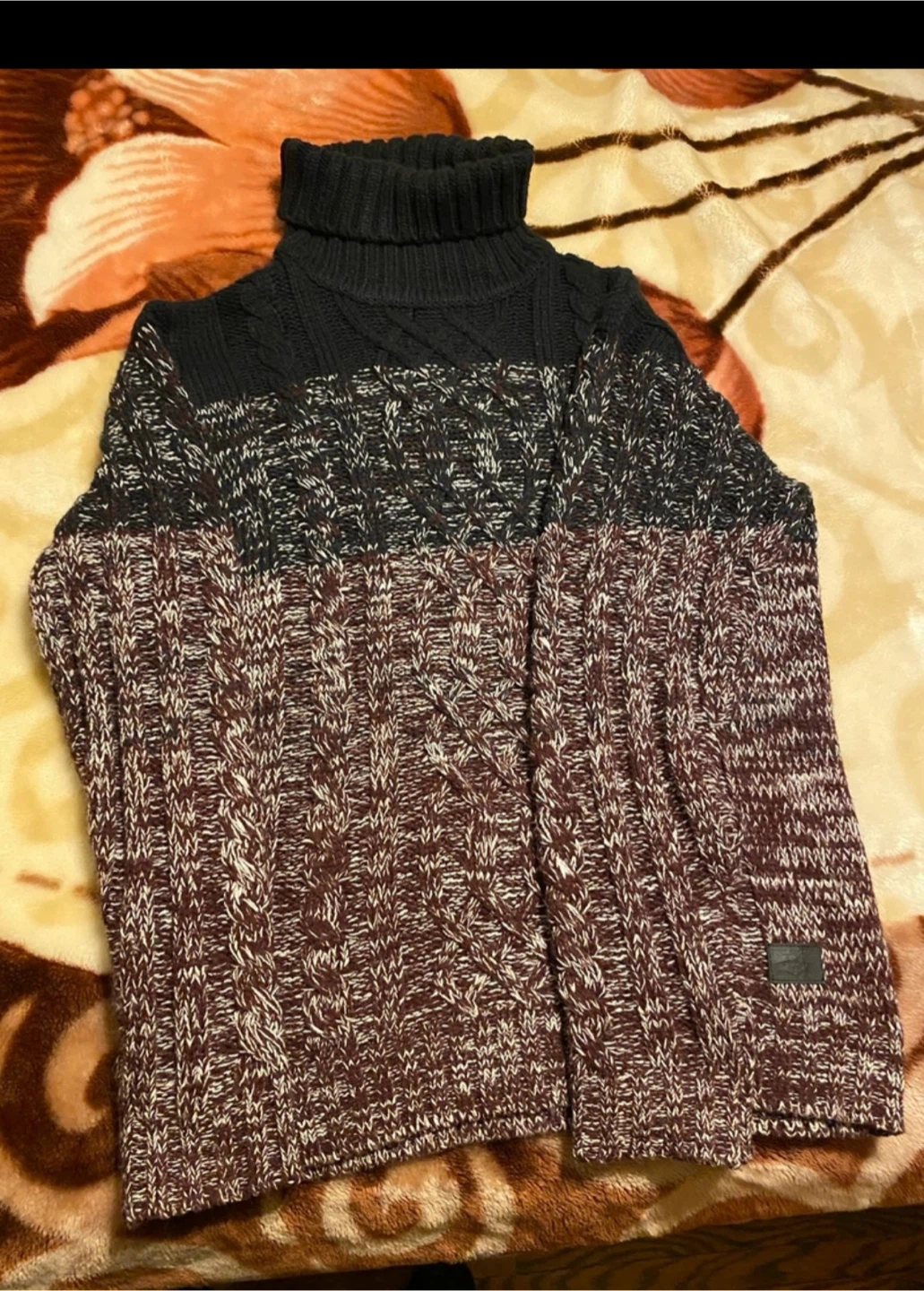 PROJEK TURTLENECK SWEATER