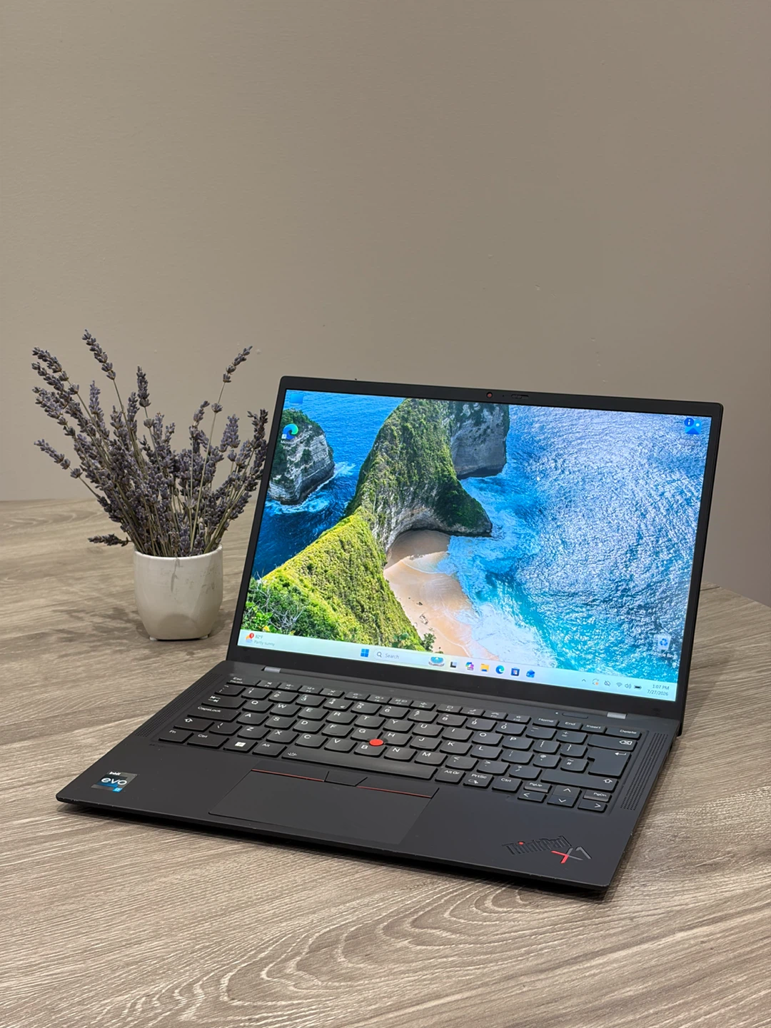 Lenovo ThinkPad X1 Carbon Gen 11 Laptop — 13th Gen / 32GB / 1TB
