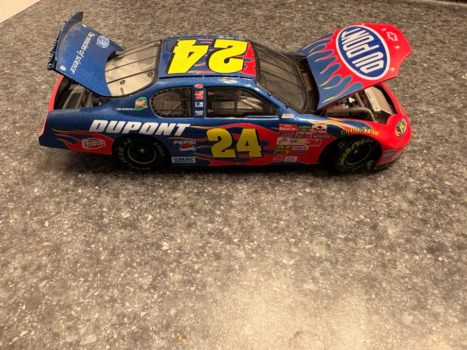 Jeff Gordon DuPont #24 NASCAR Stock Car 1:24 Scale Diecast - photo 2