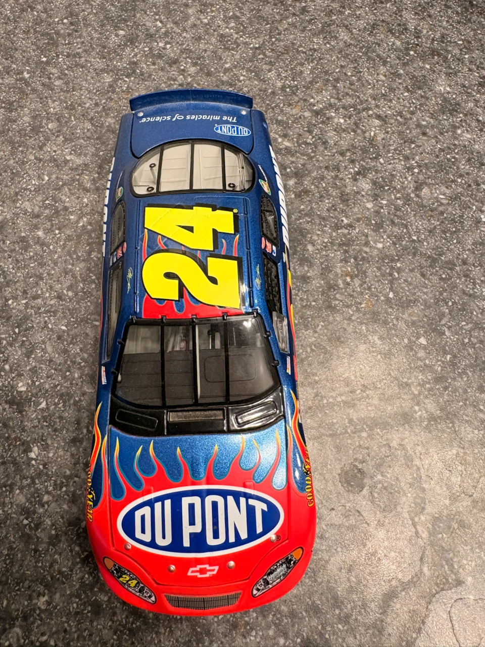 Jeff Gordon DuPont #24 NASCAR Stock Car 1:24 Scale Diecast - photo 4