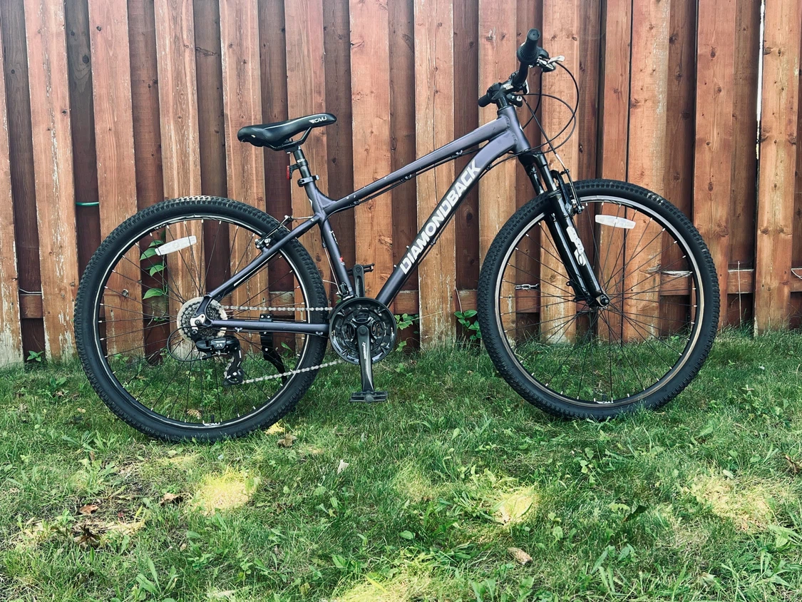 27.5” Diamondback mountain bike - size M (mechanics special)