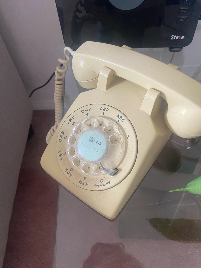 Vintage Rotary Dial Phone - photo 3