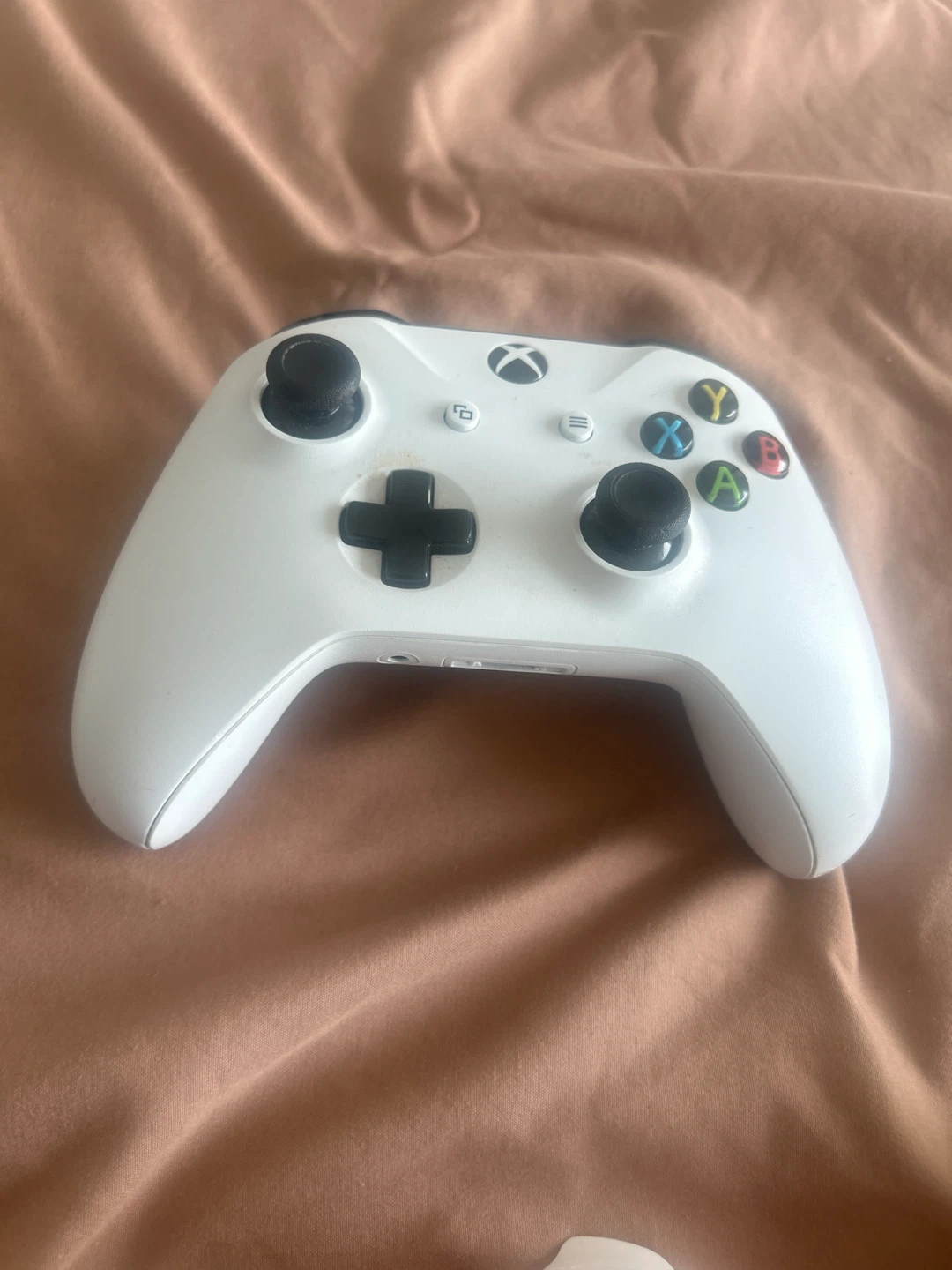 White Xbox Wireless Controller