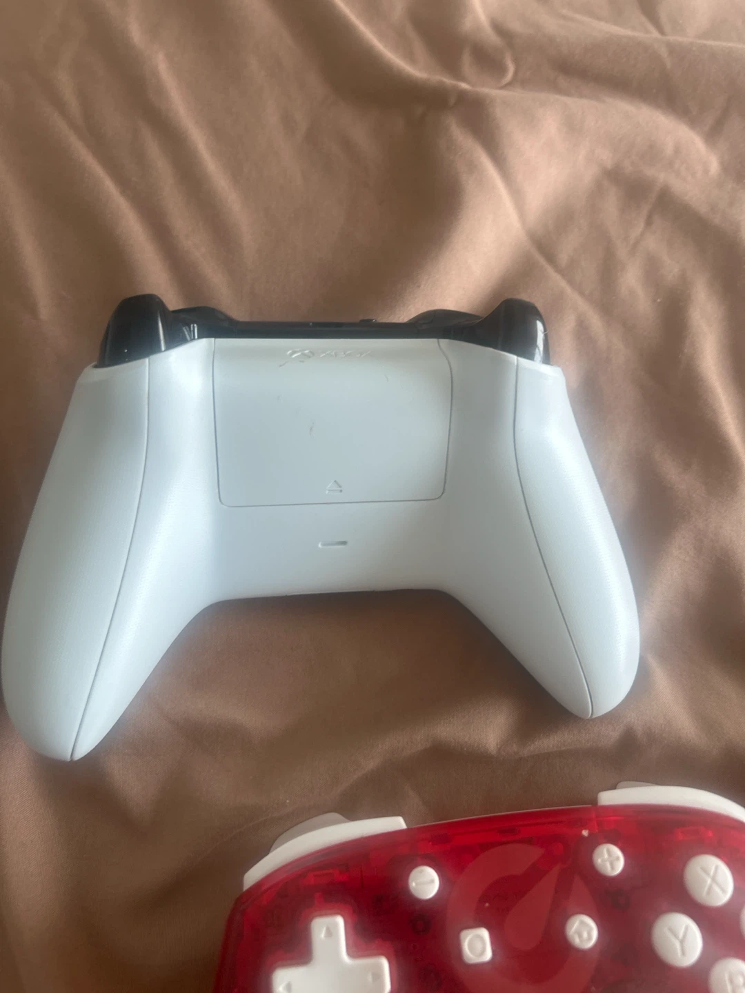 White Xbox Wireless Controller - photo 2