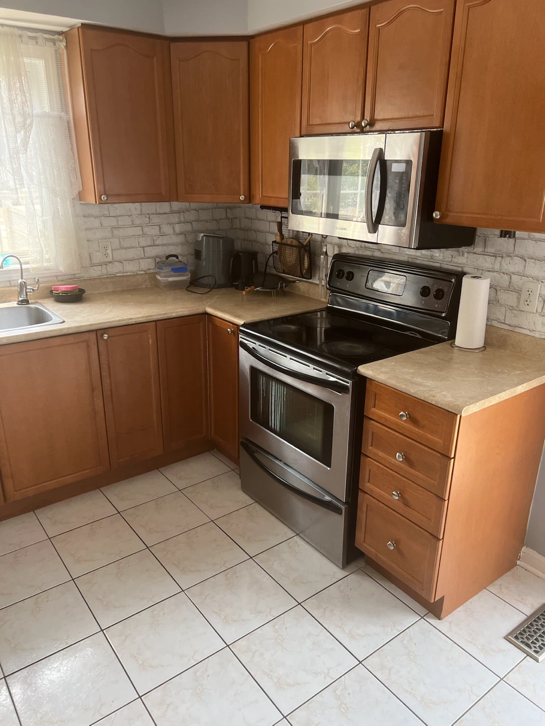 Roommate Masterbedroom with Ensuite Bath $1000 - photo 3