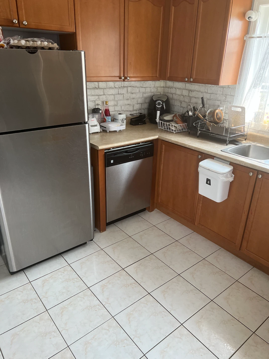 Roommate Masterbedroom with Ensuite Bath $1000 - photo 4