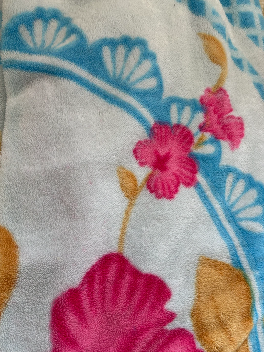 Fuzzy Floral Blanket - photo 2