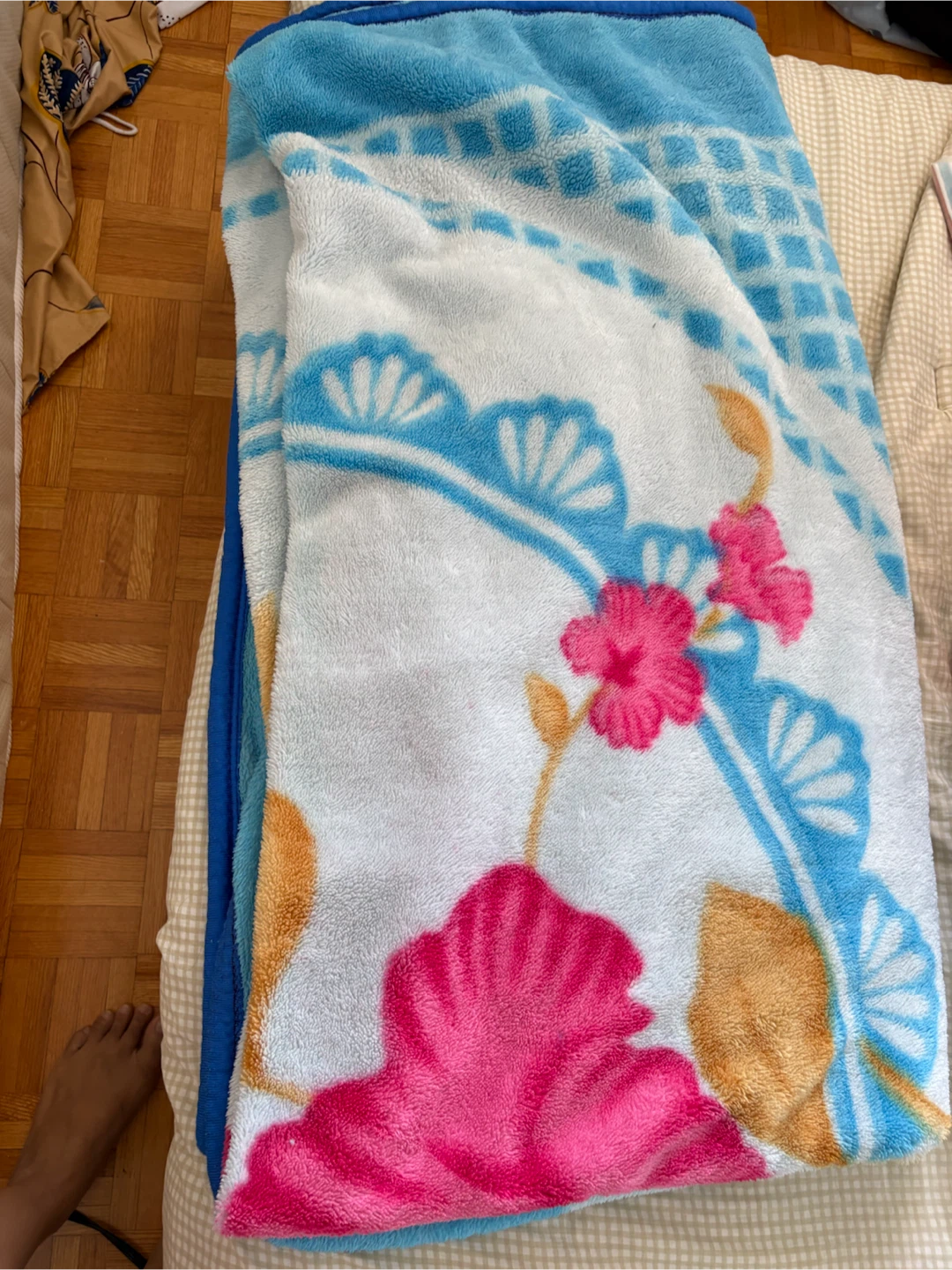 Fuzzy Floral Blanket - photo 3