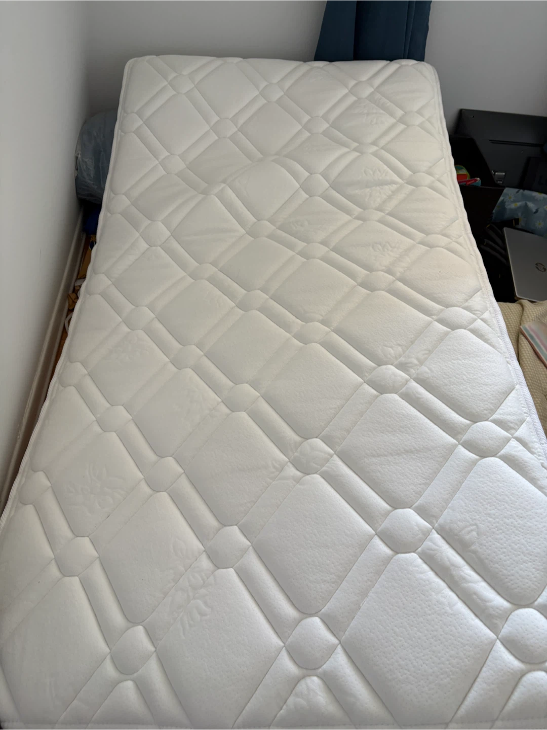 White Mattress single