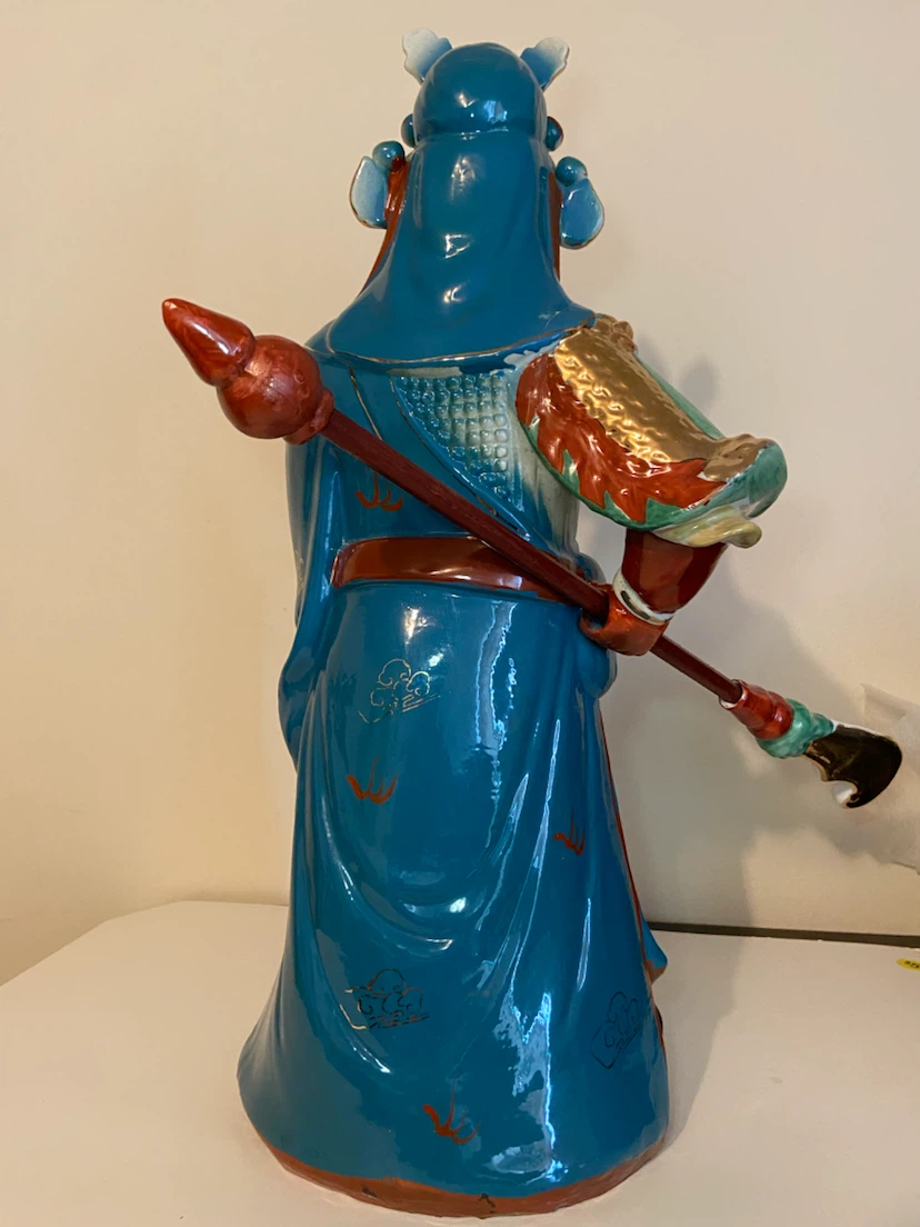 New figurine ofChinese warrior Guan Yu pick up Friday - photo 2