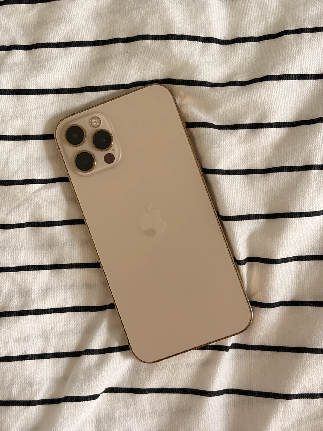Apple iPhone 12 Pro - Gold / 128GB / Unlock