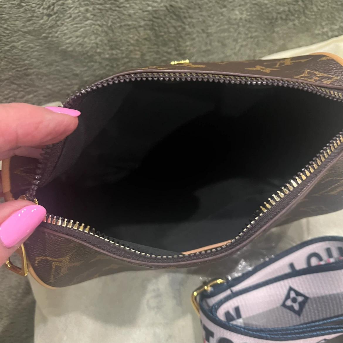 Monogram Speedy brown  Pouch Bag - photo 5