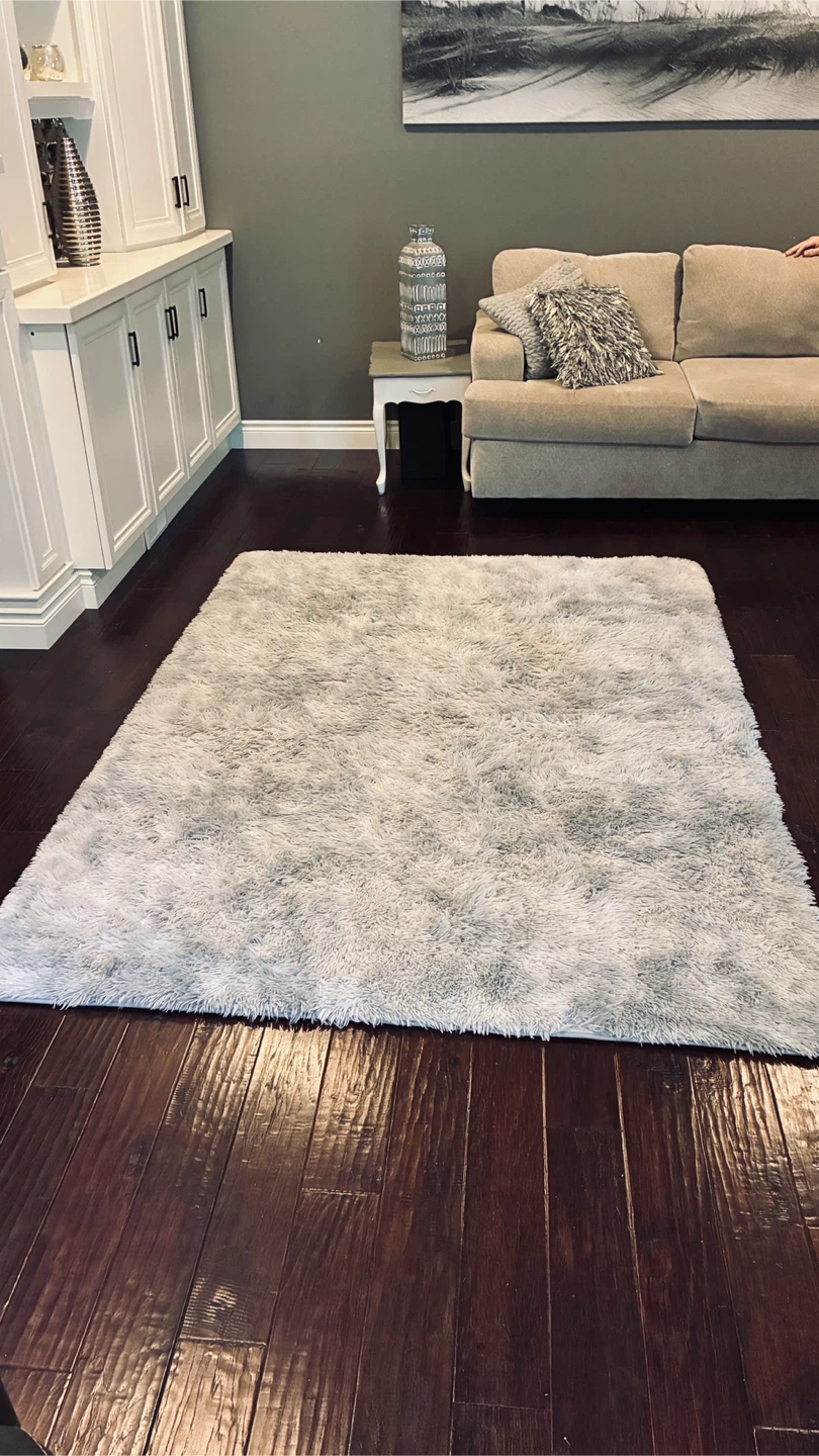 Gorgeous 92” x 66 “ light grey area rug