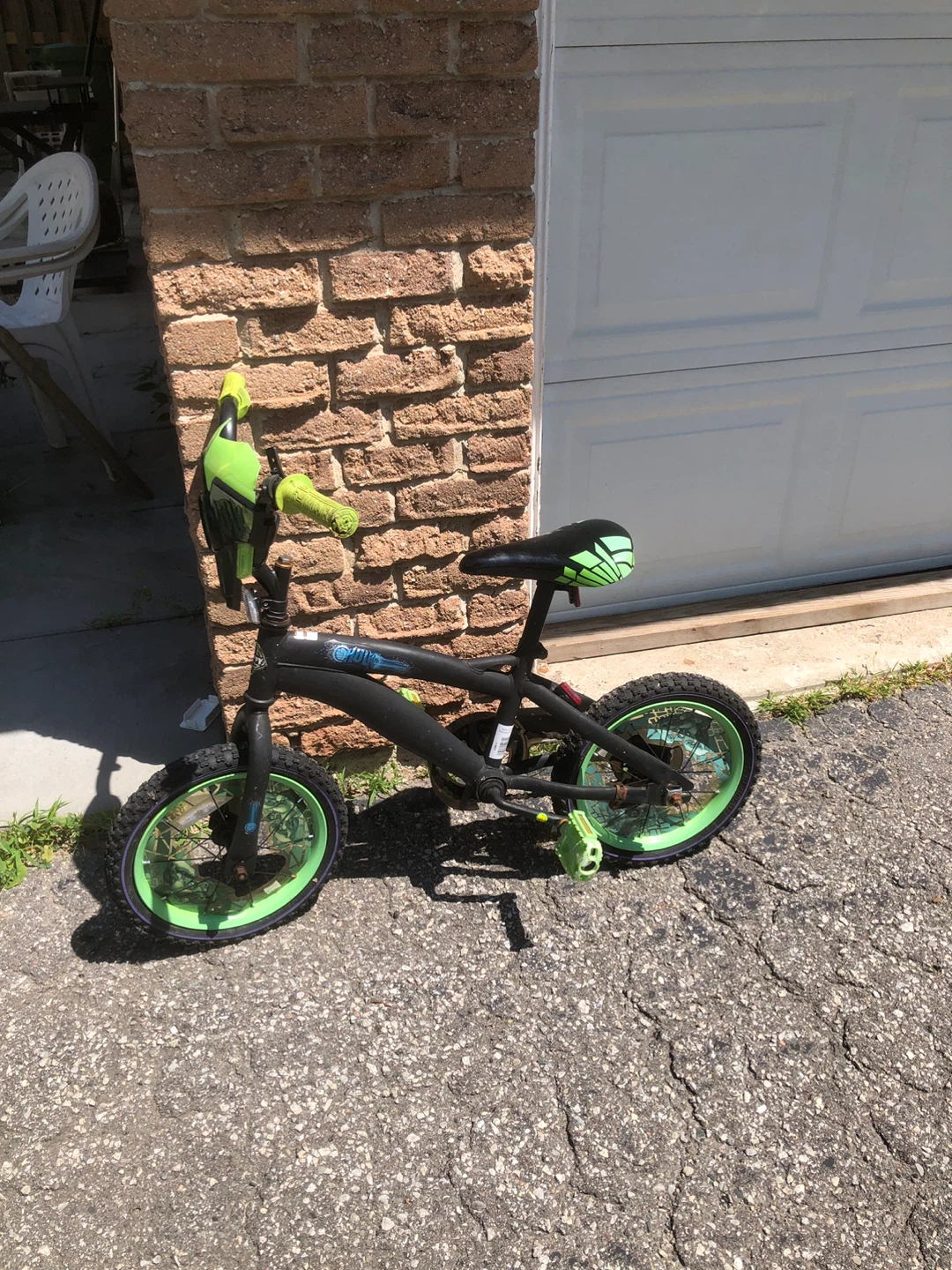 Kids' BMX Bike with Green Accents
