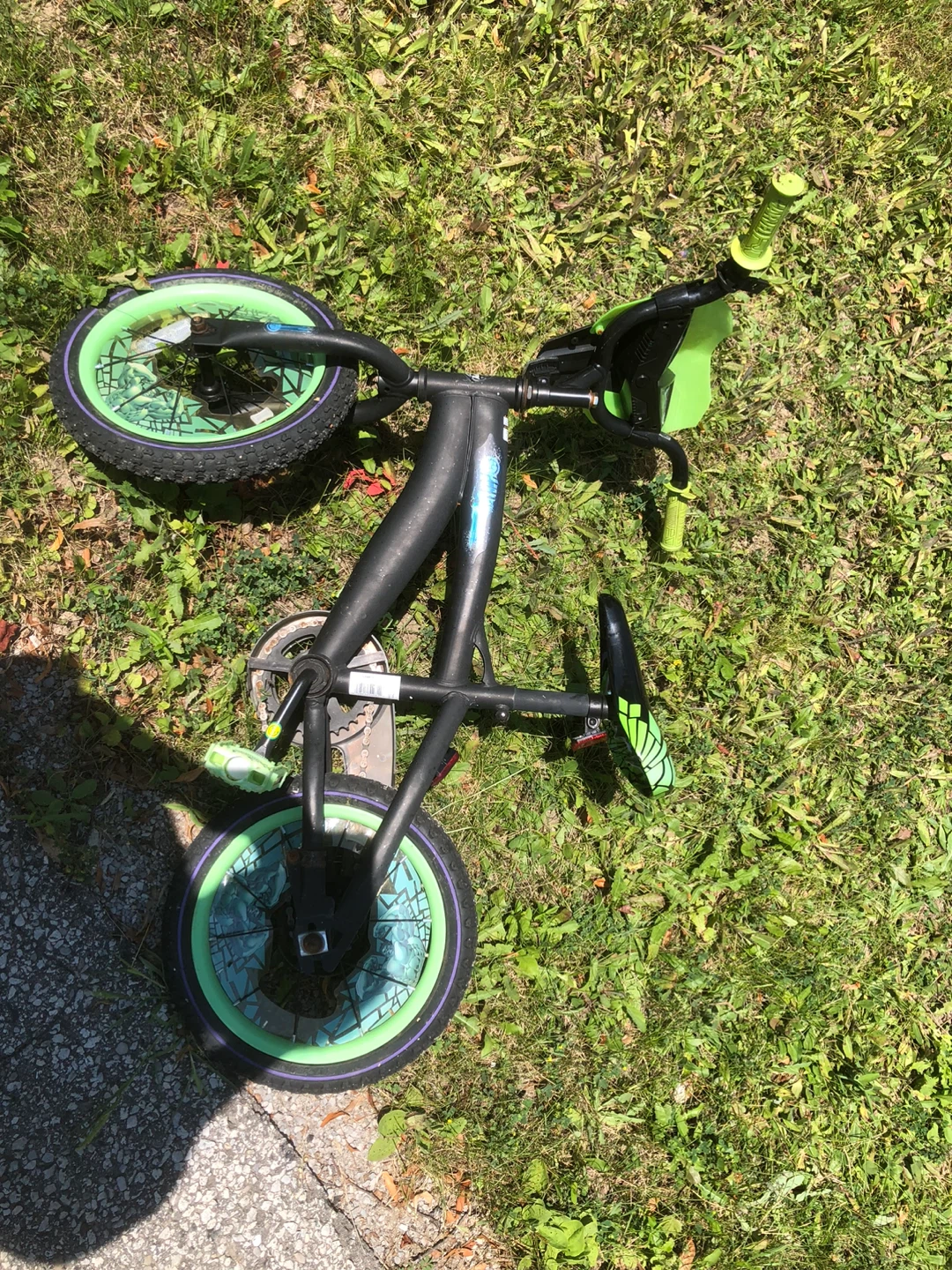Kids' BMX Bike with Green Accents - photo 3