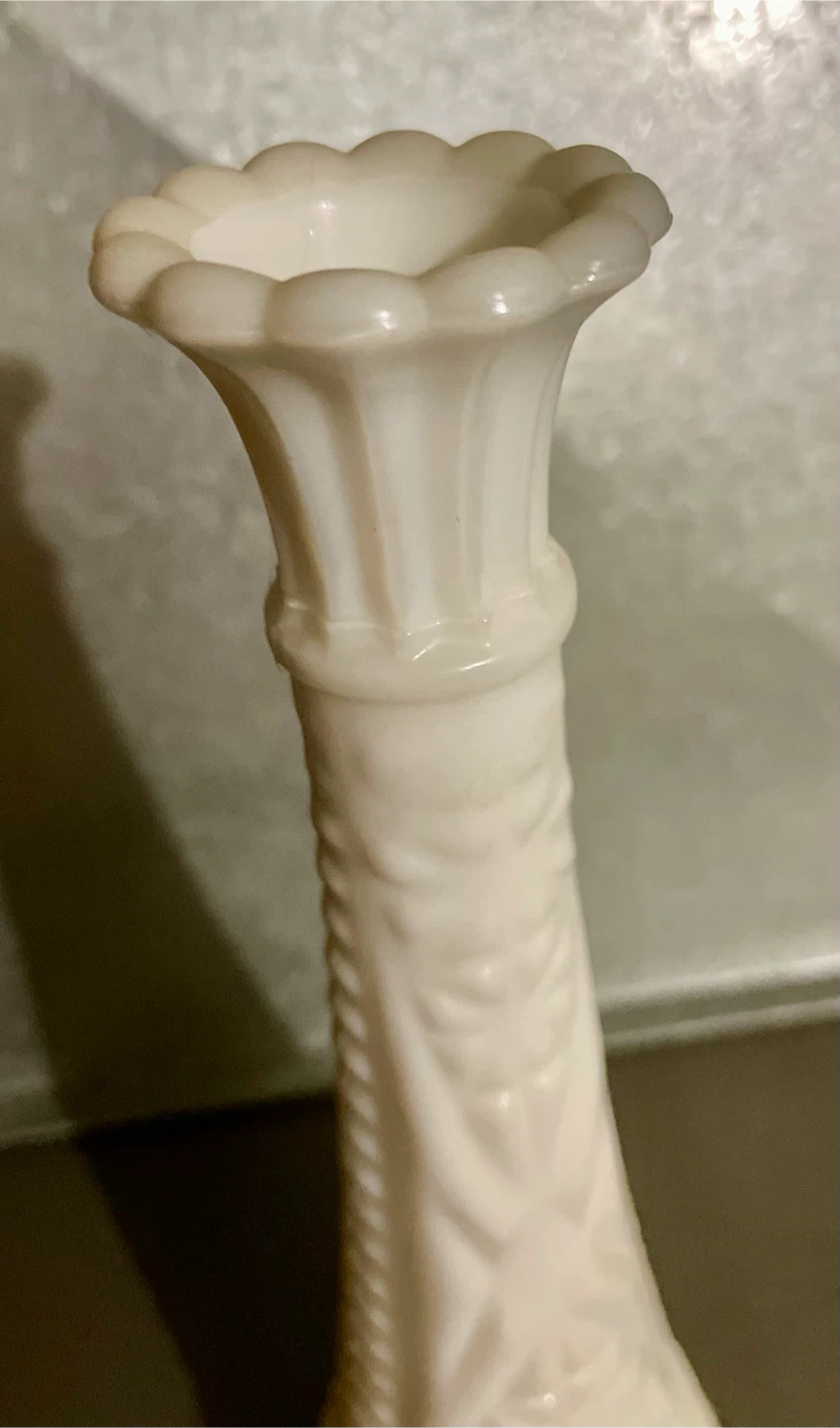 White Milk Glass Bud Vase - photo 3
