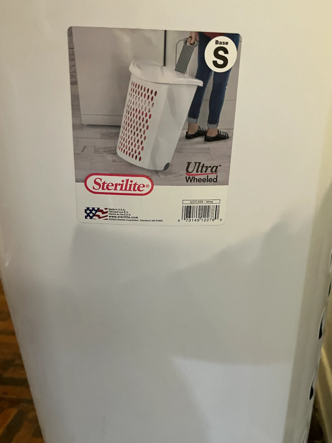 Sterilite Ultra Wheeled Laundry Basket - photo 4