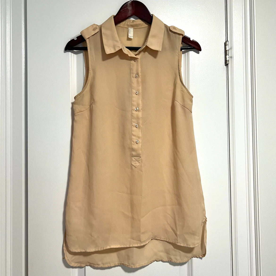 Women’s Sleeveless Shirt size Small