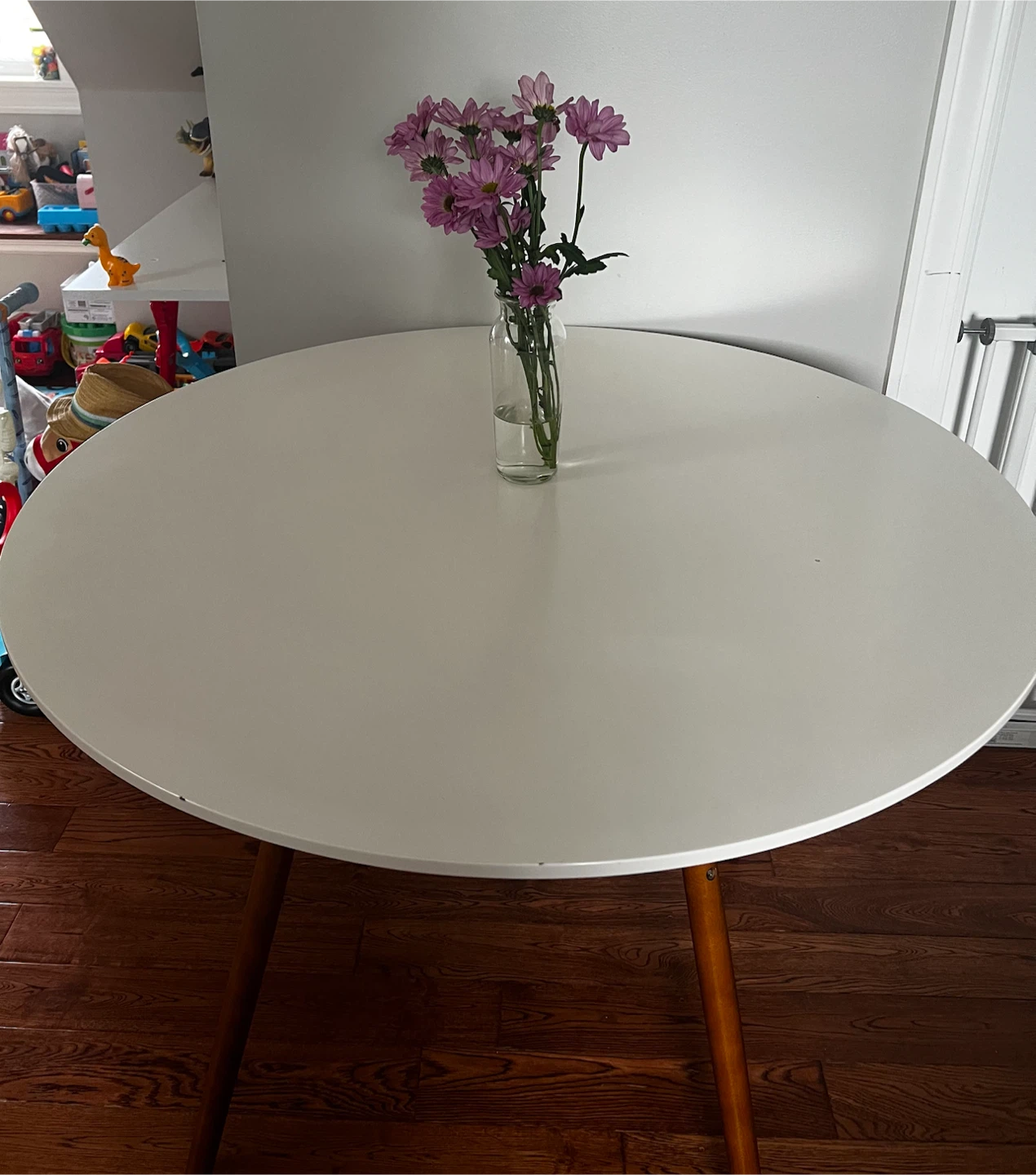 White Round Dining Table - photo 2