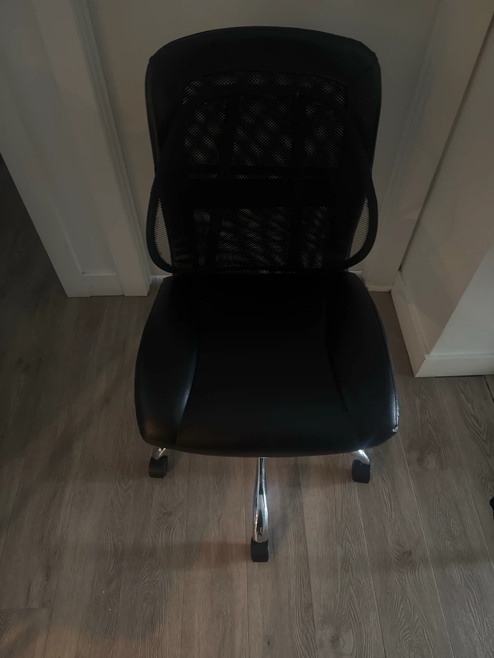Black office chair