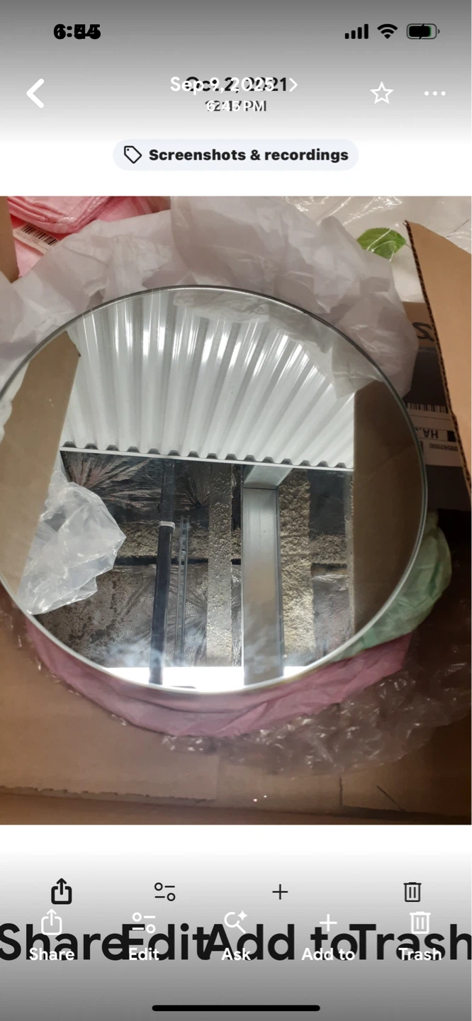Round centerpiece Mirror