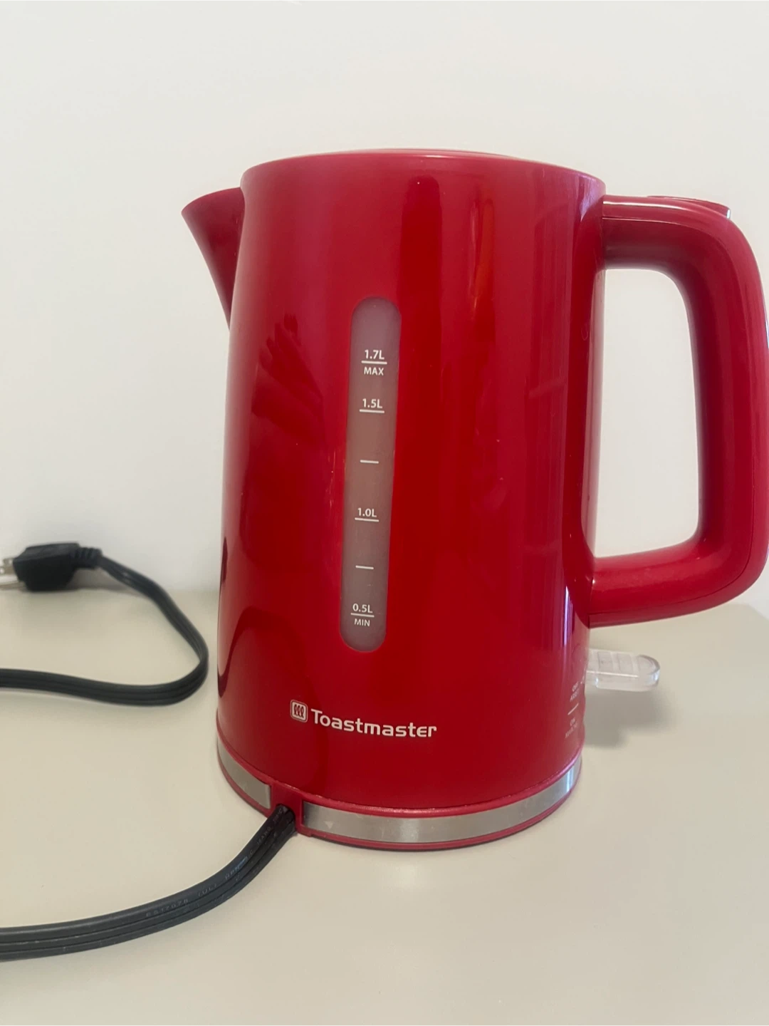 Red Toastmaster Electric Kettle