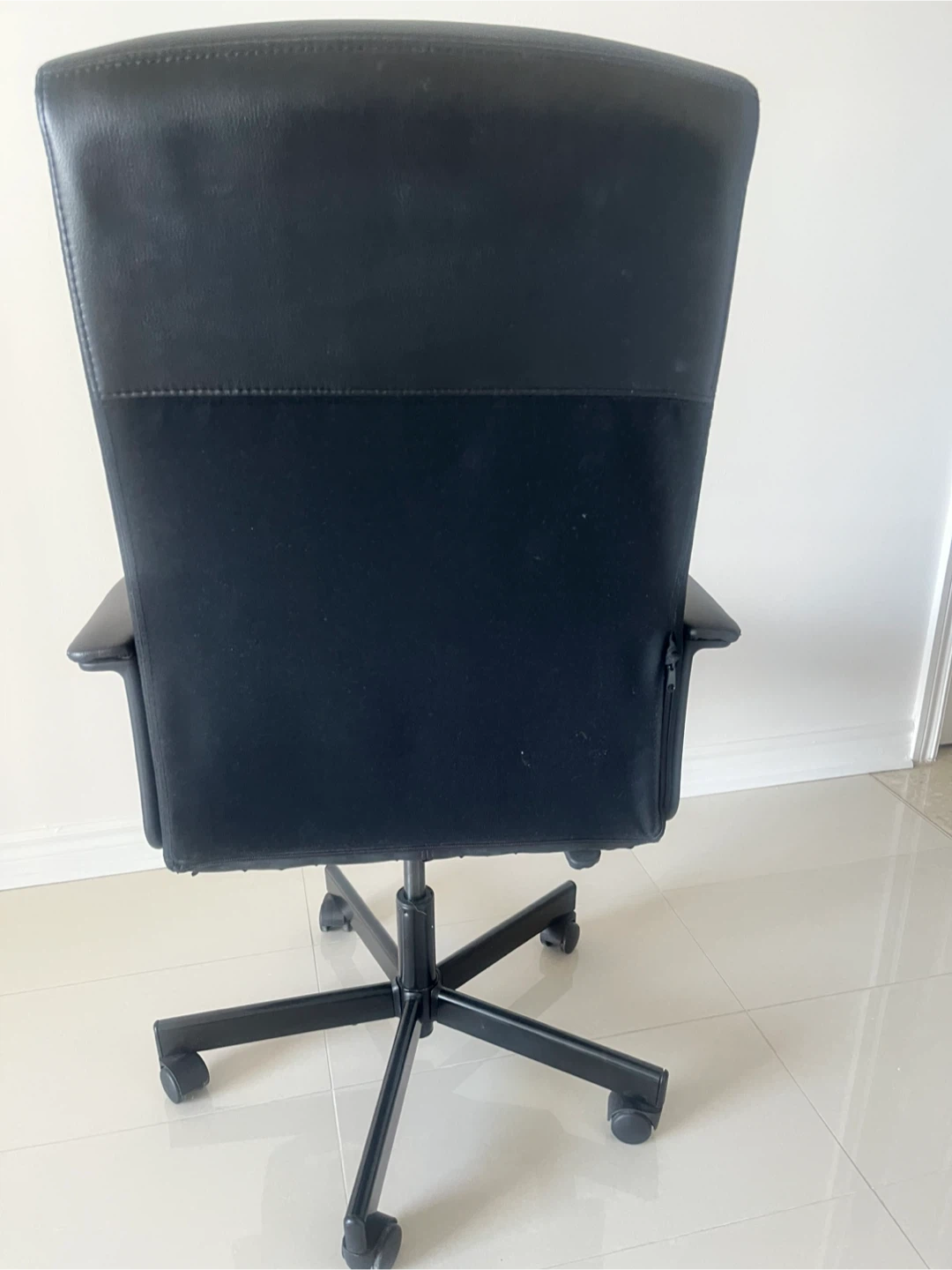 Move out sale!! Black Office Chair. Ikea - photo 2