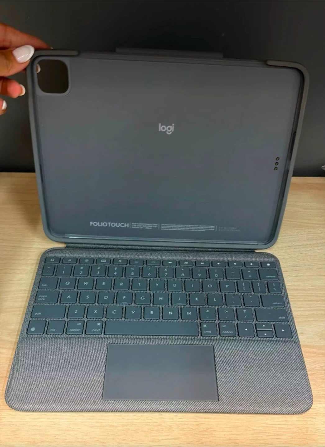 Logitech Combo Touch Keyboard Case for iPad Pro 11-inch - photo 4