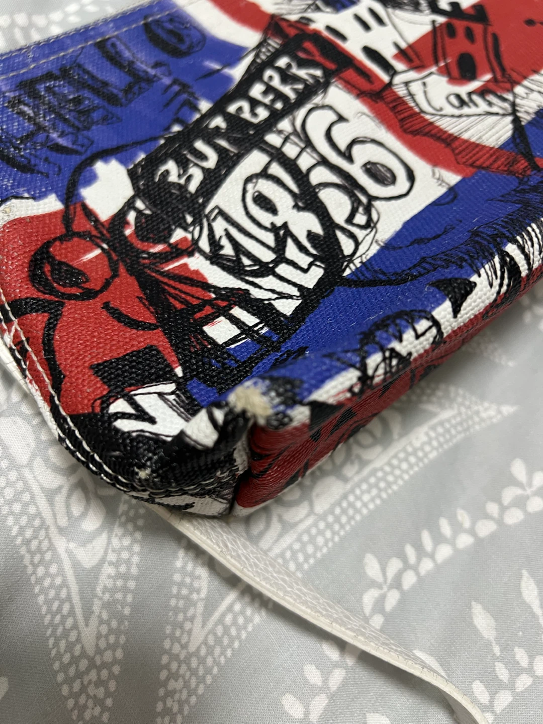 Burberry Pouch with Union Jack Design - photo 3