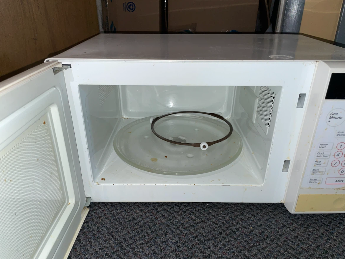 Avanti White Microwave - photo 2